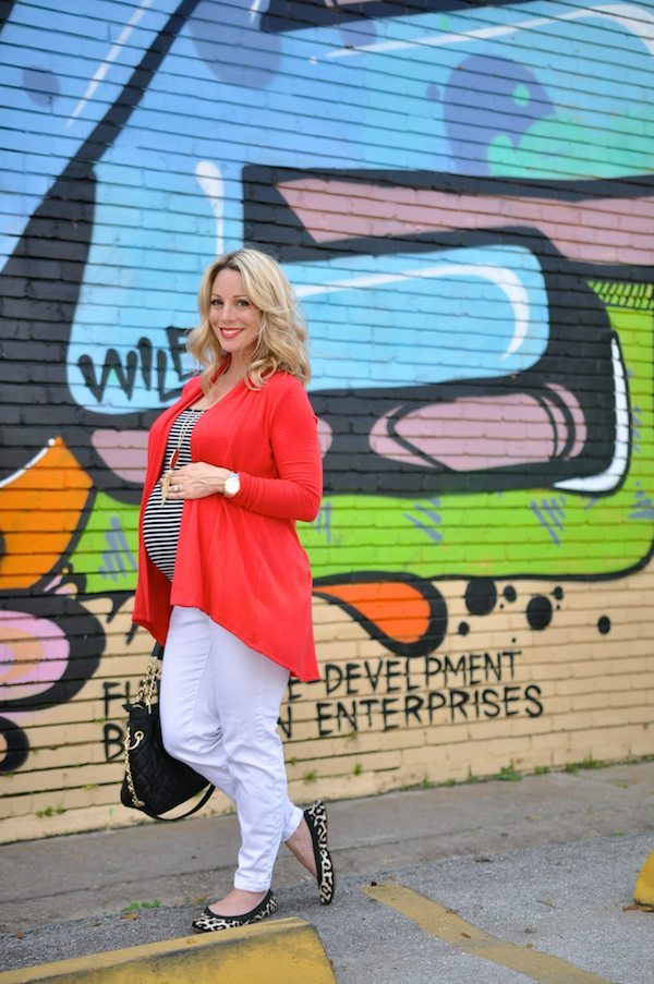 Fall/Winter fashion - black and white stripes, red and leopard #dressingthebump #bumpstyle #maternityfashion