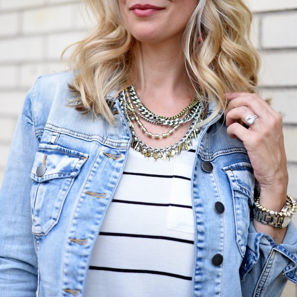 Outfit Inspiration | Striped top and white jeans with jean jacket